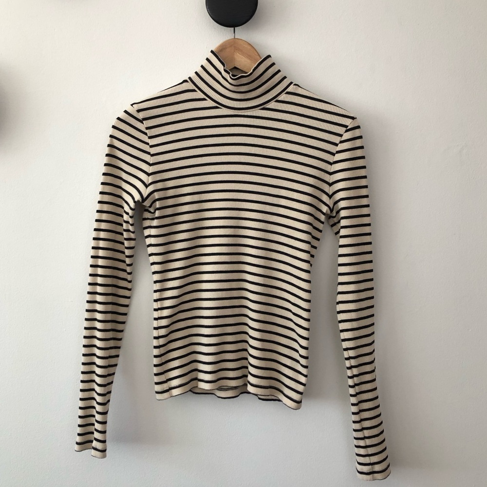 Odeyalo ADAMO black and cream mock neck